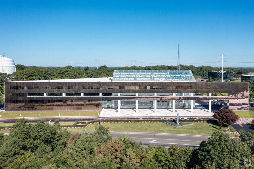 More Photos Of 1377 Motor Pky, Islandia Office For Lease