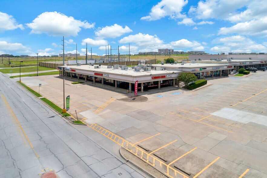 More Photos Of 2317-2321 W University Dr, Denton Unknown For Lease