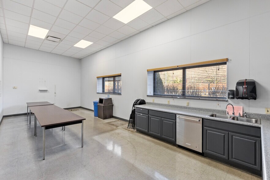 More Photos Of 200 Riverview Dr, Monessen Manufacturing For Lease