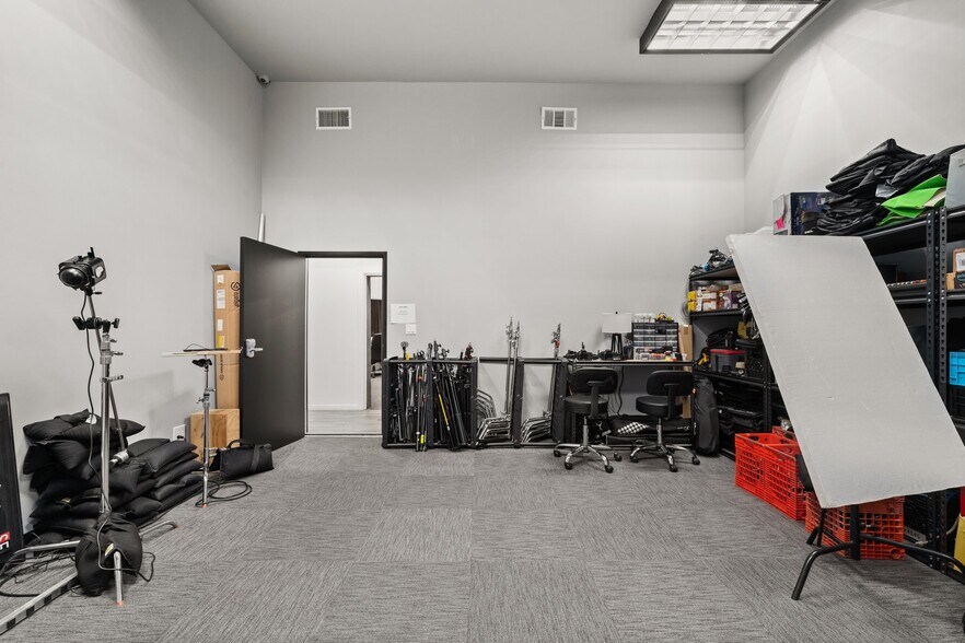 More Photos Of 5250 Vineland Ave, North Hollywood Loft Creative Space For Lease