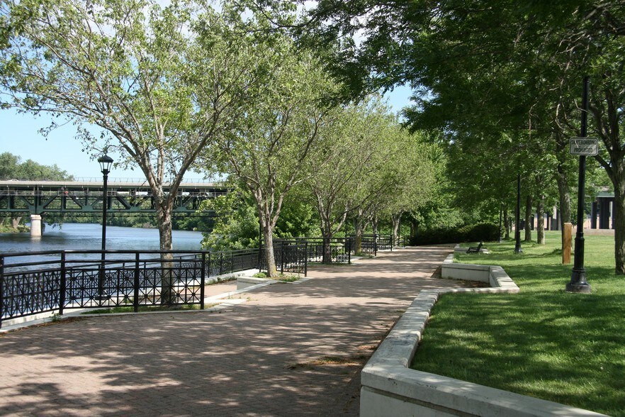 More Photos Of 131 Canal St, Shelton Restaurant For Lease