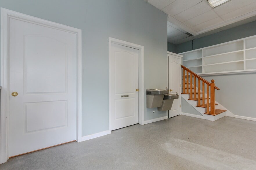 More Photos Of 36 Walnut St, Thurmont Warehouse For Lease