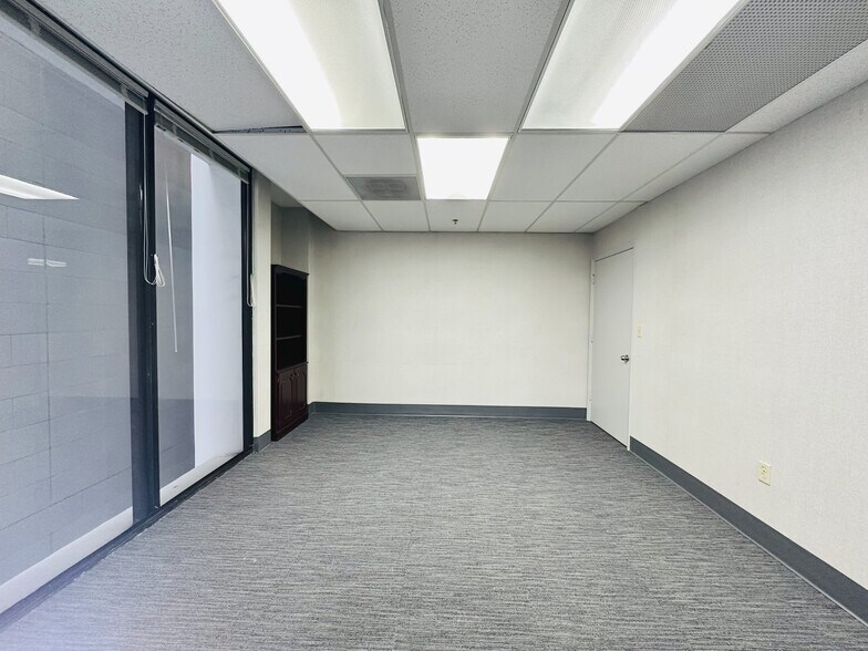 More Photos Of 1110 Brickell Ave, Miami Office For Lease