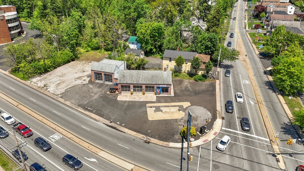 More Photos Of 2304 Huntingdon Pike, Huntingdon Valley Auto Repair For Sale