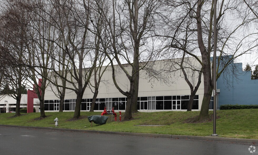 More Photos Of 840 Latour Ct, Napa Light Manufacturing For Lease