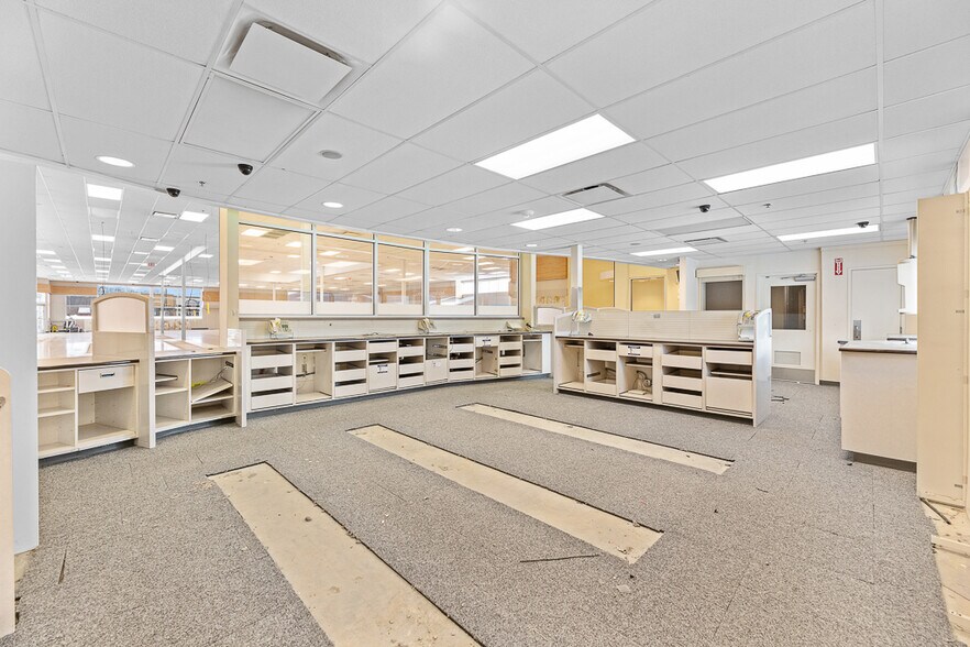 More Photos Of 2229 E State St, Salem Drugstore For Sale