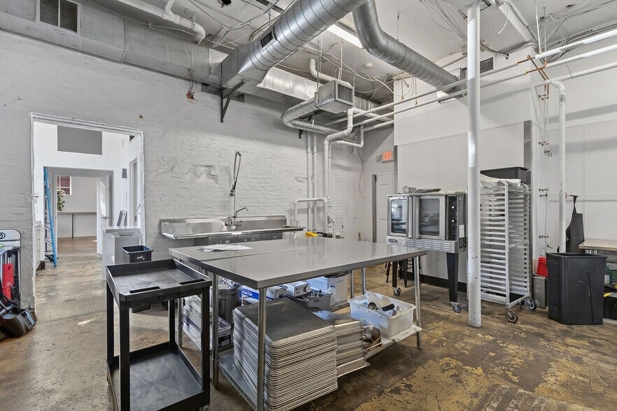 More Photos Of 17 E Brickel St, Columbus General Retail For Lease