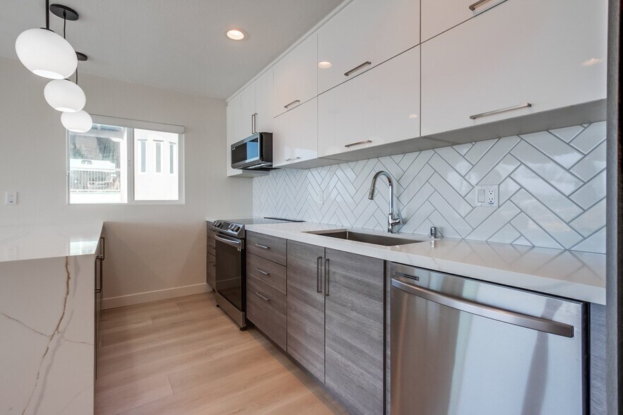 More Photos Of 3449 Ocean Front Walk, San Diego Apartments For Sale