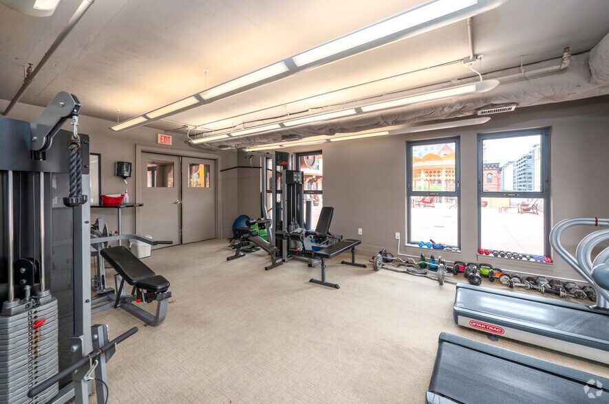More Photos Of 701 7th St NW, Washington Unknown For Lease