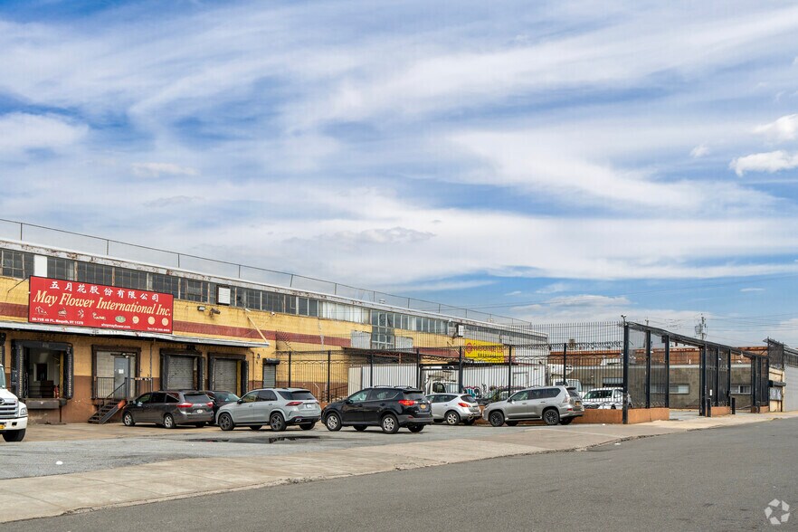 More Photos Of 56-72 49th Pl, Maspeth Warehouse For Lease