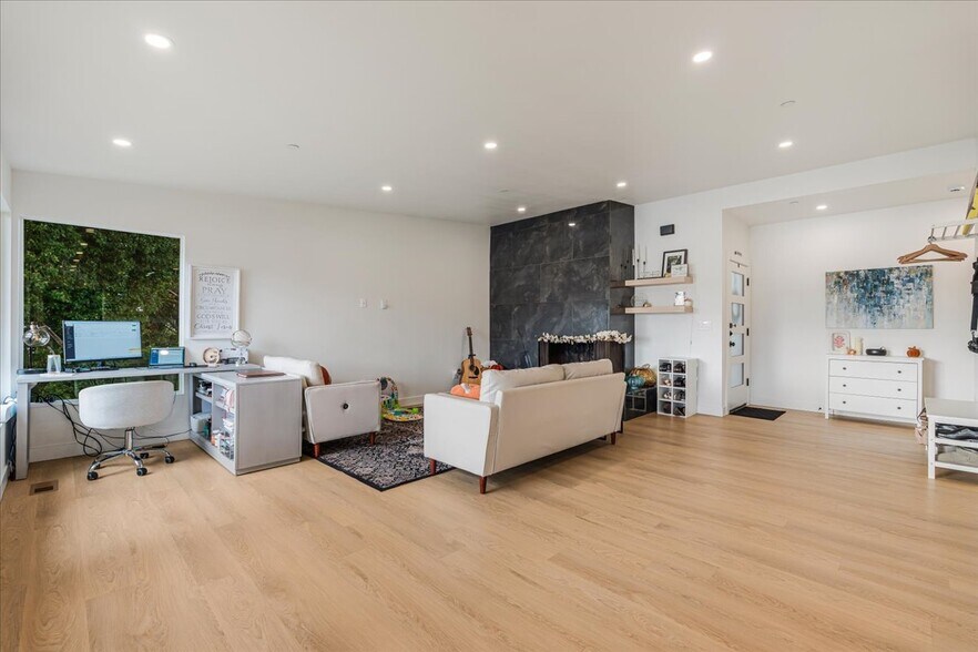More Photos Of 520 Columbia St, Cathlamet Apartments For Sale