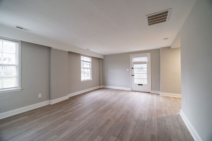 More Photos Of 16-20 W Park St, Westerville Apartments For Sale