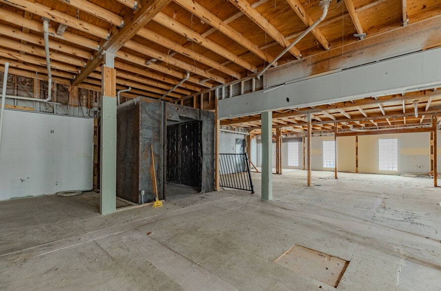 More Photos Of 2908 E Trinity Mills Rd, Carrollton Office For Lease