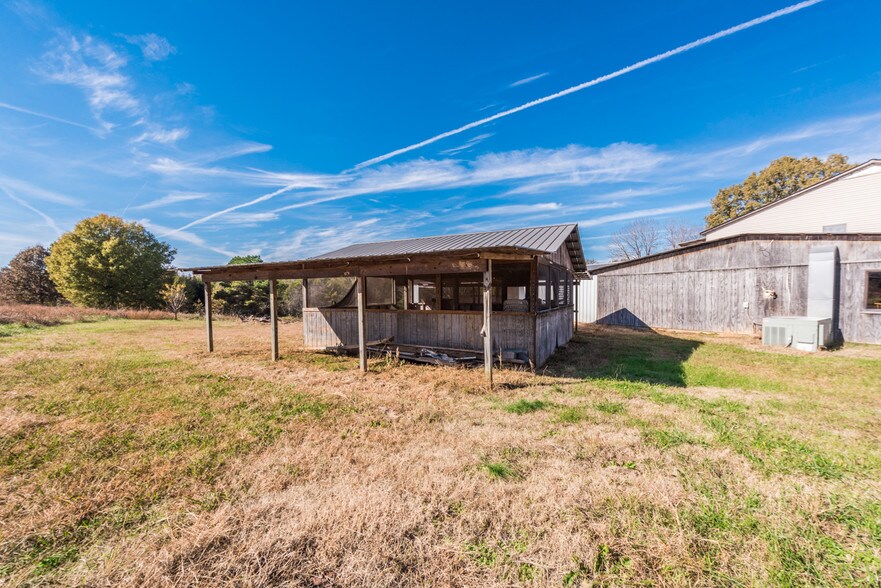 More Photos Of 7386 Mt Carmel Rd, Decaturville Convenience Store For Sale