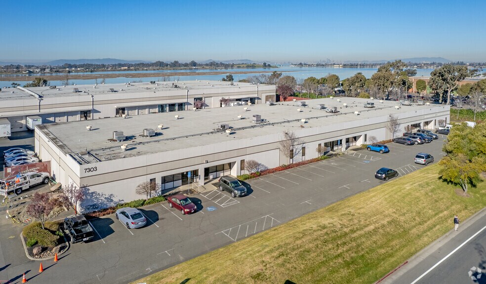More Photos Of 7303 Edgewater Dr, Oakland Flex For Lease