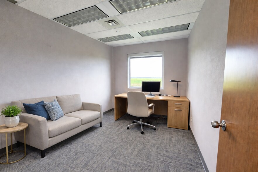 More Photos Of 4512 46 St, Olds Office For Lease