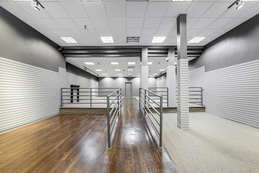 More Photos Of 2209 Richland Mall, Mansfield Storefront For Lease