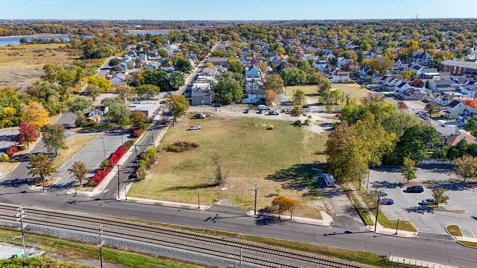 More Photos Of , Bloomingdale General Retail For Sale