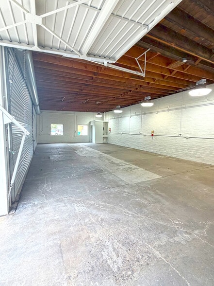 More Photos Of 1327 De La Vina St, Santa Barbara Service For Sale