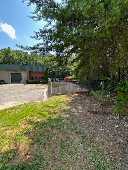 More Photos Of 4480 N Industrial Dr, Cumming Warehouse For Lease