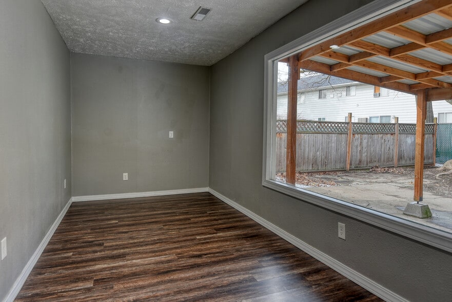 More Photos Of 10525 E Main Ave, Spokane Valley Office For Sale