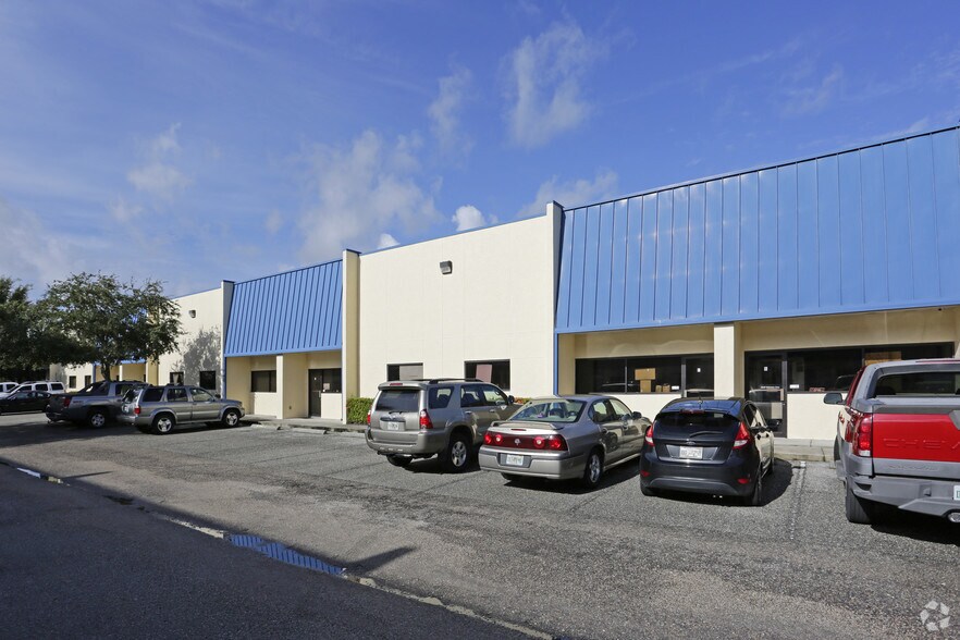 More Photos Of 723 Commerce Dr, Venice Manufacturing For Lease