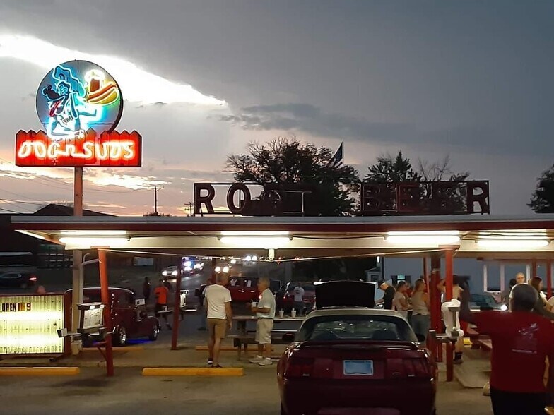 More Photos Of 902 E Main St, Robinson Restaurant For Sale