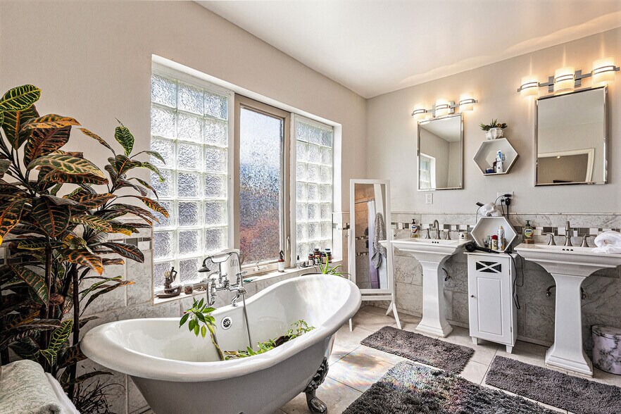 More Photos Of 50 W Arizona Ave, Denver Warehouse For Sale