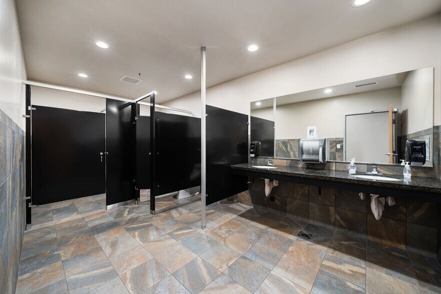 More Photos Of 8845 El Camino Real, Atascadero Storefront Retail Office For Lease