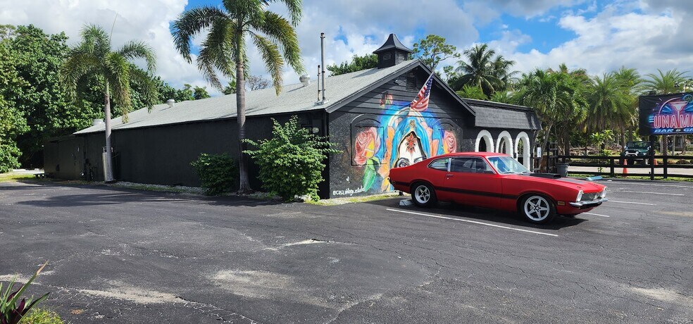 More Photos Of , Palm Springs General Retail For Sale