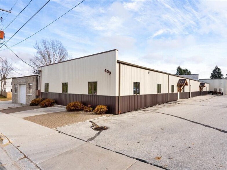 More Photos Of 403 S 4th Ave, Saint Nazianz Service For Sale