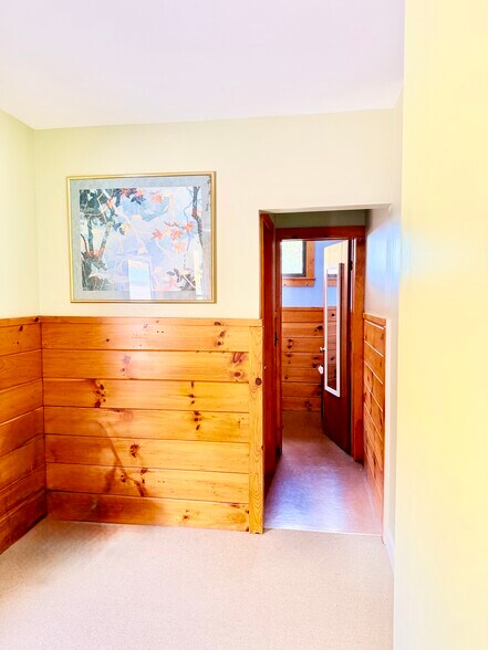 More Photos Of 6985 Woodstock Rd, Hartford Office For Lease