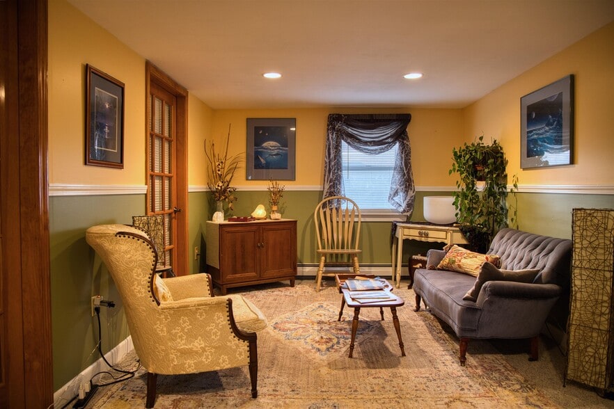 More Photos Of 24 Pleasant St, Conway Office For Sale