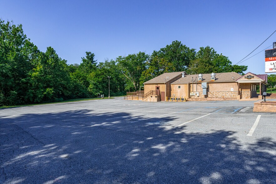 More Photos Of 5626 W Lincoln Hwy, Parkesburg Restaurant For Sale
