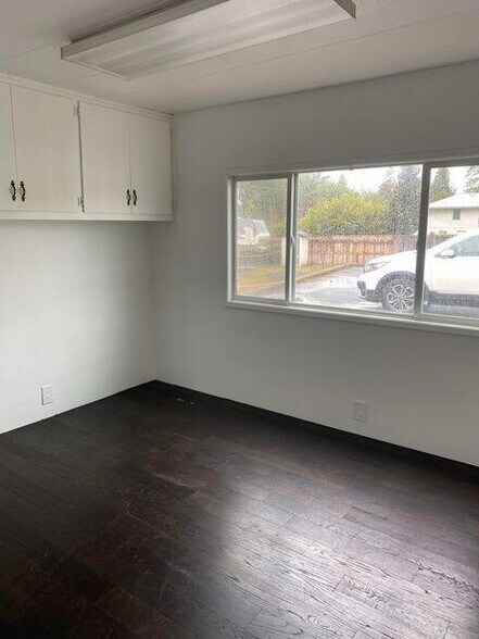 More Photos Of 950 Rogue River Hwy, Grants Pass Office For Sale