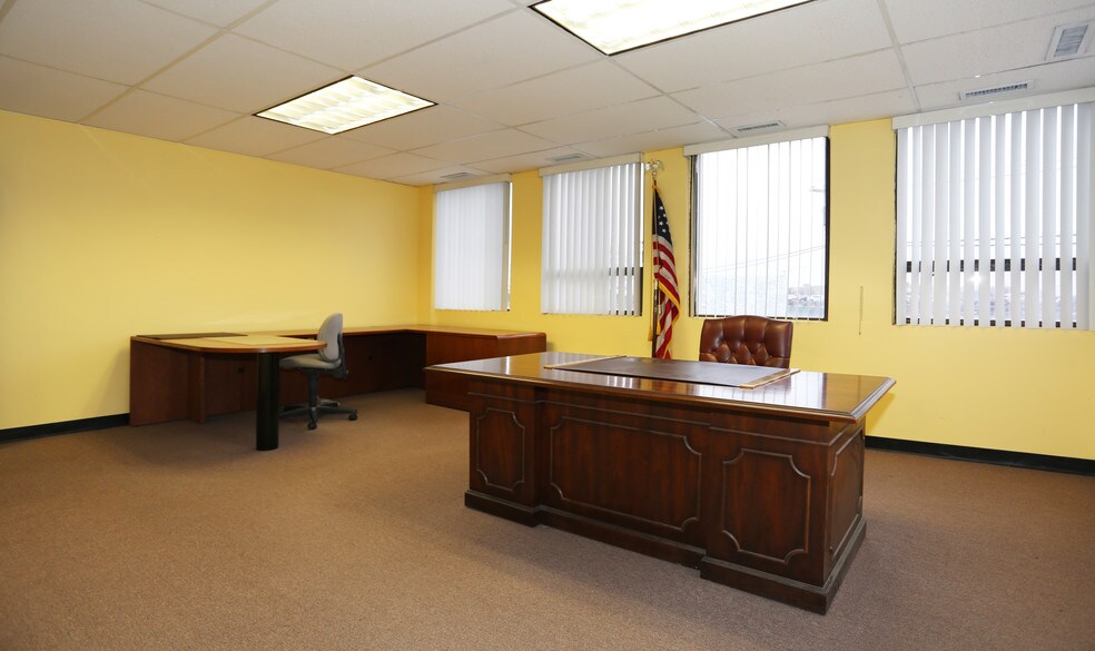 More Photos Of 175-01 Rockaway Blvd, Jamaica Office For Lease