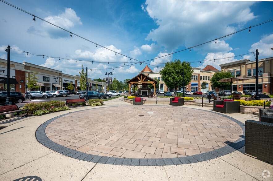 More Photos Of 1581-1593 Main St, Warrington Unknown For Lease