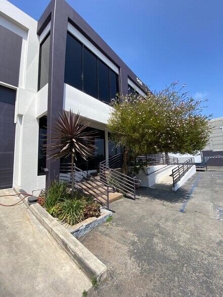 More Photos Of 5425 Grosvenor Blvd, Los Angeles Light Distribution For Lease