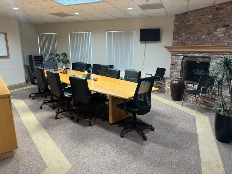 More Photos Of 43533 Ridge Park Dr, Temecula Loft Creative Space For Lease