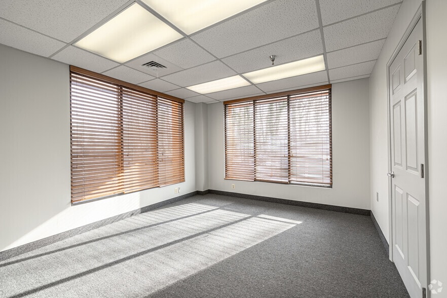 More Photos Of 1777 Reisterstown Rd, Pikesville Unknown For Lease