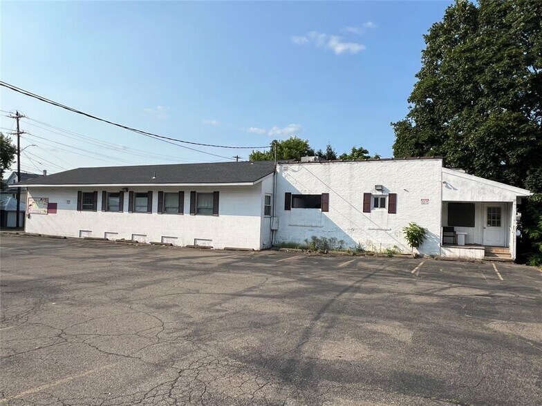 More Photos Of 24 Emma St, Binghamton General Retail For Sale