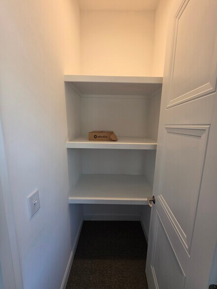 More Photos Of 196 Annette Dr, Benson Office For Sale