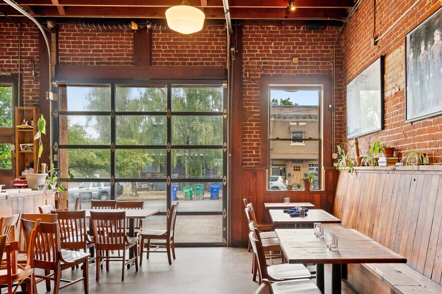 More Photos Of 711 NE Dekum St, Portland Restaurant For Sale