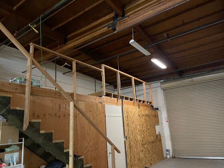 More Photos Of 580 Crespi Dr, Pacifica Warehouse For Sale