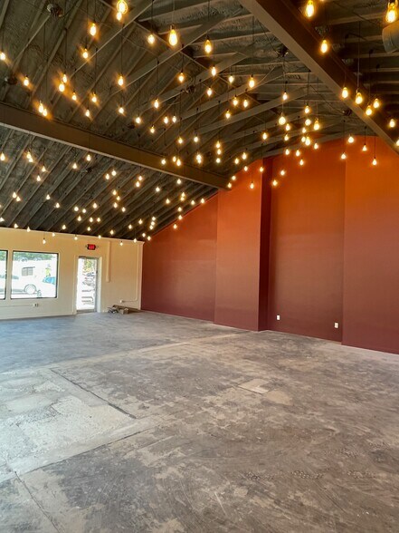 More Photos Of 1401 Montgomery Hwy, Birmingham Storefront Retail Office For Sale