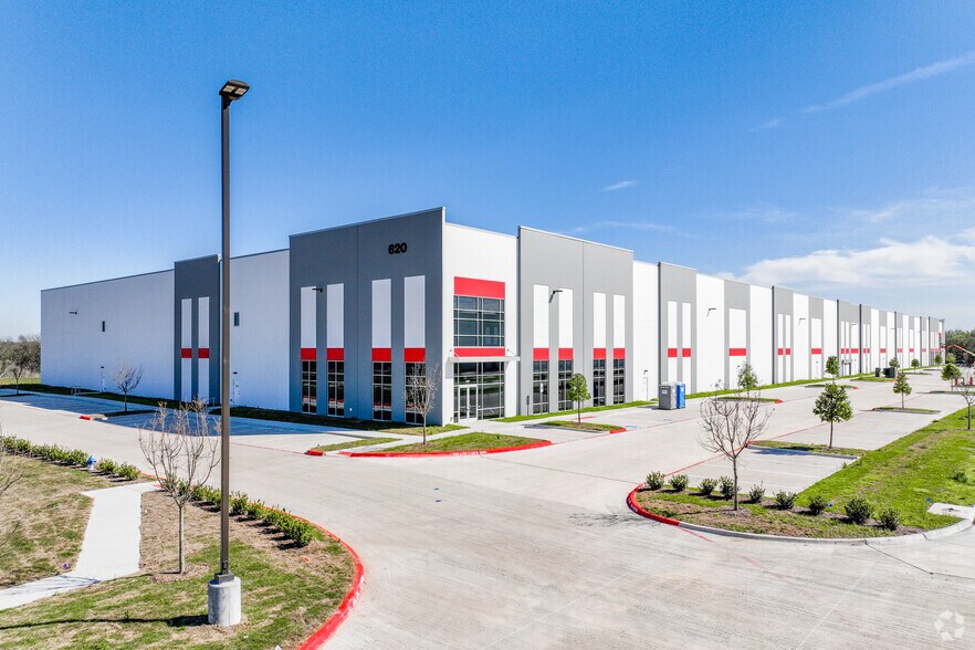 More Photos Of 620 McIntyre Rd, McKinney Distribution For Lease
