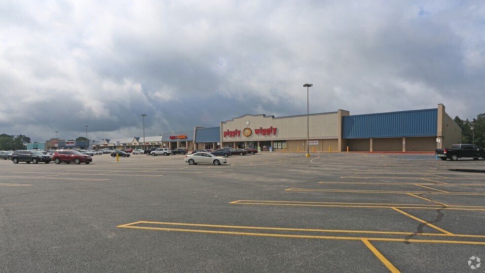 More Photos Of 1235-1267 Highway 231 S, Troy Storefront For Lease