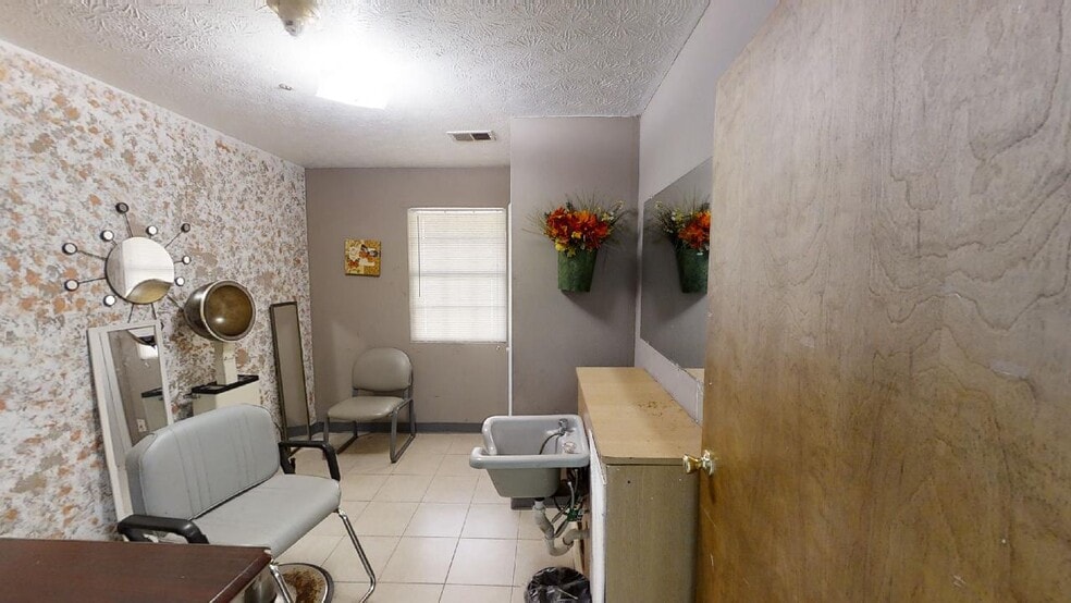 More Photos Of 601 Coleman St, Atlanta Assisted Living For Sale