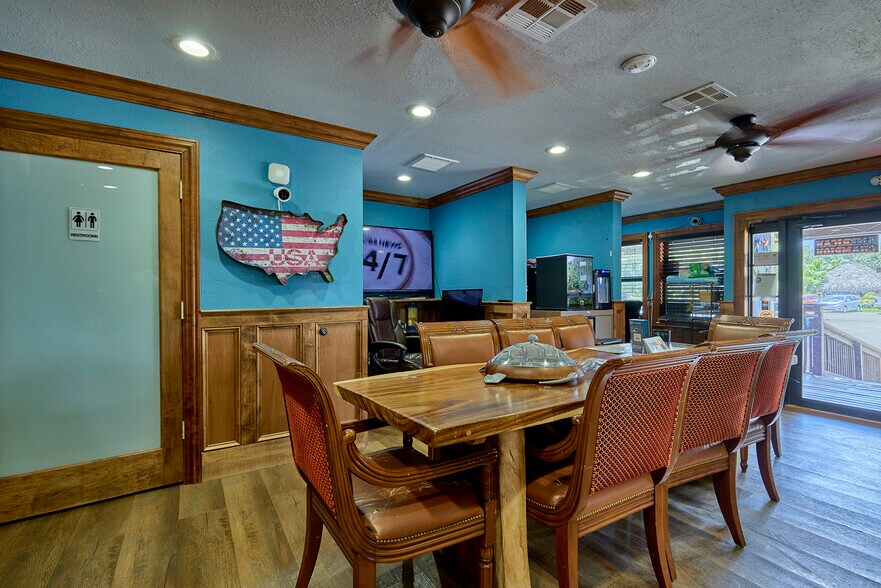 More Photos Of 2155 NW Federal Hwy, Stuart Auto Dealership For Lease