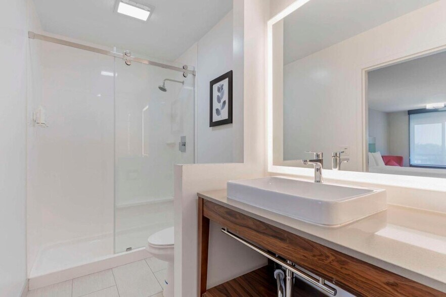 More Photos Of 1000 Admiral Callaghan Ln, Vallejo Hotel For Sale